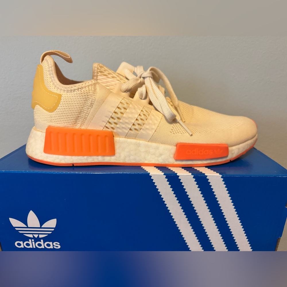 Adidas NMD R1
Cream White Screaming